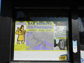 Bar Bidrino con Cartello VF a Borgofranco d’Ivrea (36960 bytes)